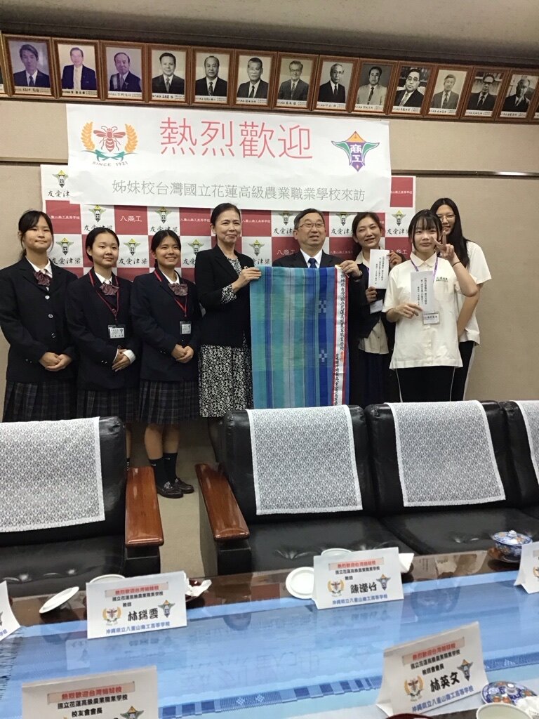 義援金、記念品　贈呈式.jpg